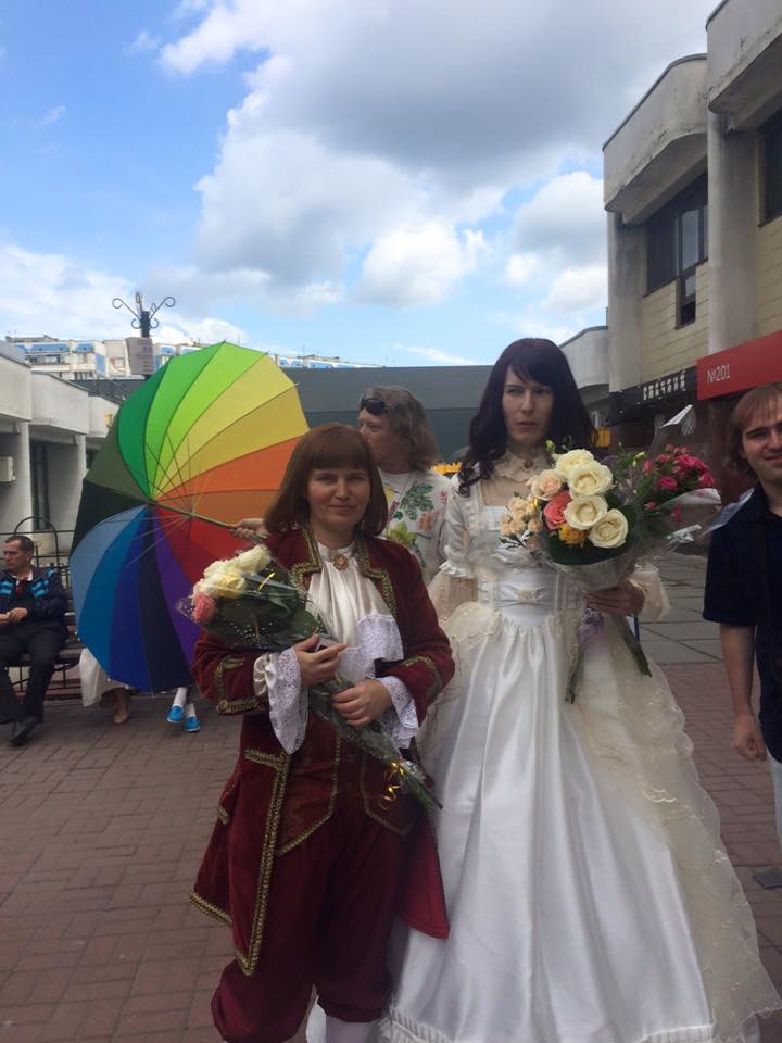 В Києві зіграли одностатеве весілля: чоловік та дружина - жінки (ФОТО) - фото 1