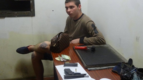 "Мажор", який помочився на райвідділ у Харкові, затриманий з пістолетом  - фото 3
