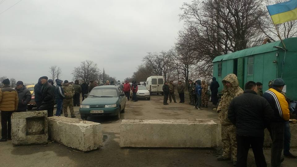 Миколаївські страйкарі повністю перекрили трасу на Дніропетровськ