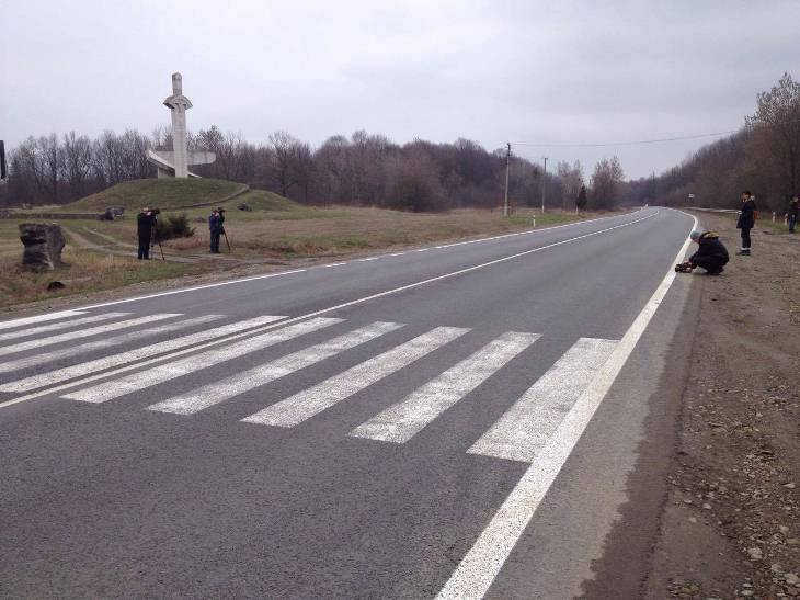 На Прикарпатті Пивоварський показав Яценюку відремонтовану дорогу - фото 1