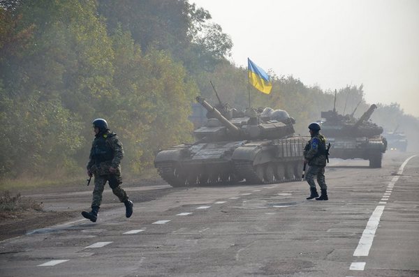 60 українських танків виведені від лінії розмежування (ФОТОРЕПОРТАЖ) - фото 5