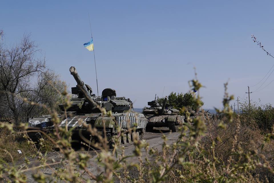 Як на Луганщині відводять українські танки від лінії зіткнення (ФОТО) - фото 1