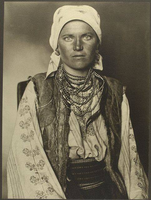 Як одягалися українські модниці 100 років тому - фото 11