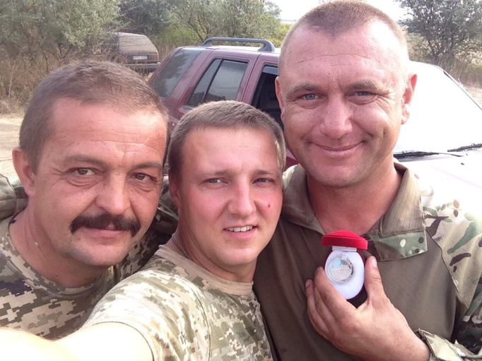 Закарпатські волонтери вручили військовим ексклюзивні срібні нагороди - фото 3