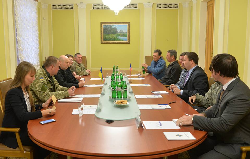 Турчинов обговорив з конгресменами США співробітництво в секторі безпеки й оборони - фото 1