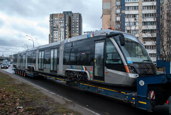 До Києва привезли львівські трамваї  - фото 3
