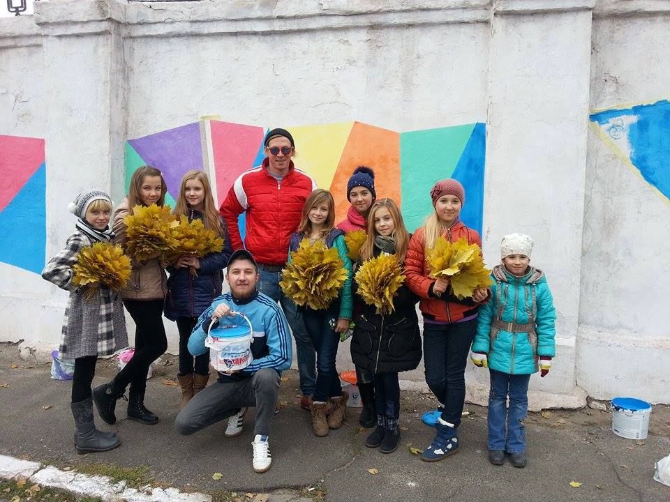 Як завдяки донеччанці вулиці Маріуполя стали аркушами для української поезії (ФОТО) - фото 4 Як завдяки донеччанці вулиці Маріуполя стали аркушами для української поезії (ФОТО) - фото 4