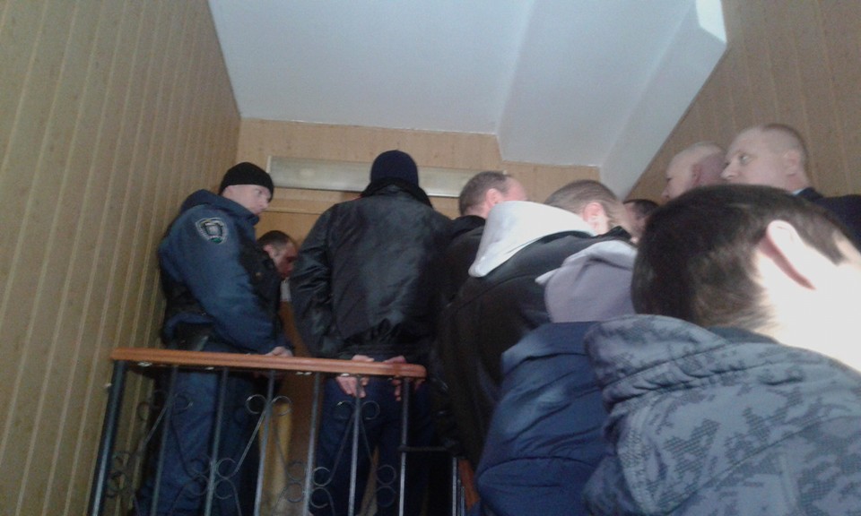 Як "торнадівці" штурмують київський суд - фото 3