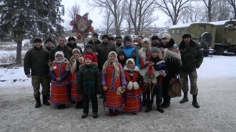 В Донецьку діти прийшли колядувати до бійців АТО - фото 3