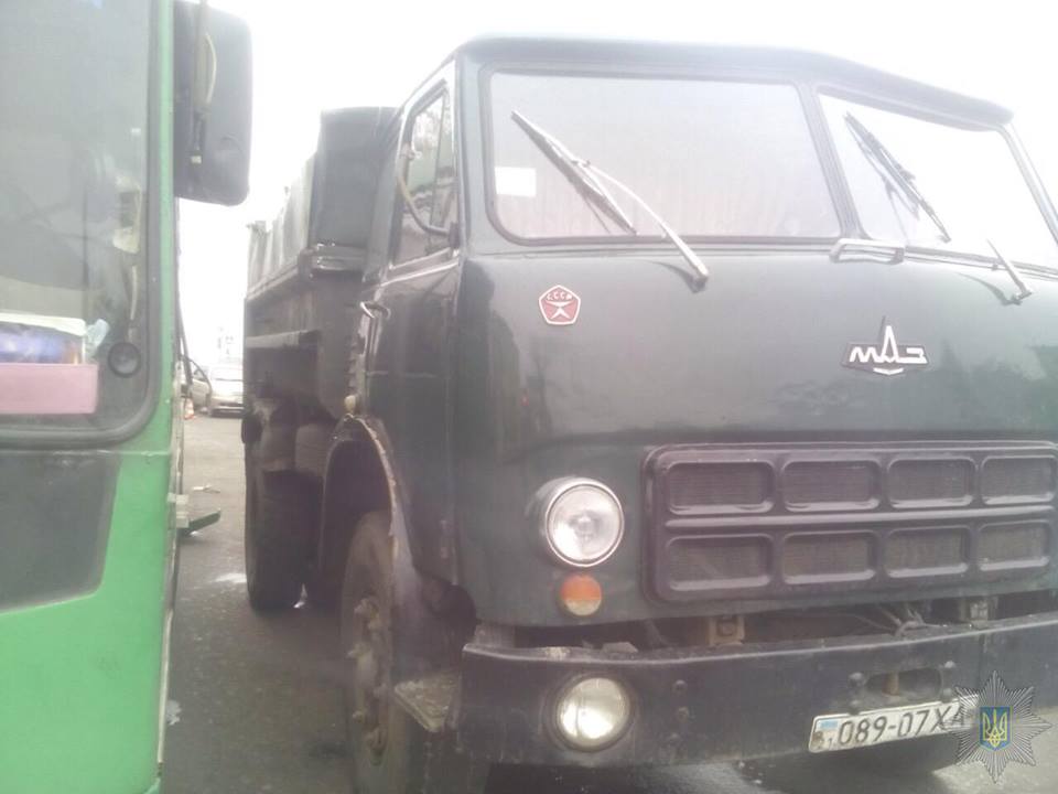 Зіткнення тролейбусу та вантажівки в Харкові: деталі ДТП  - фото 2