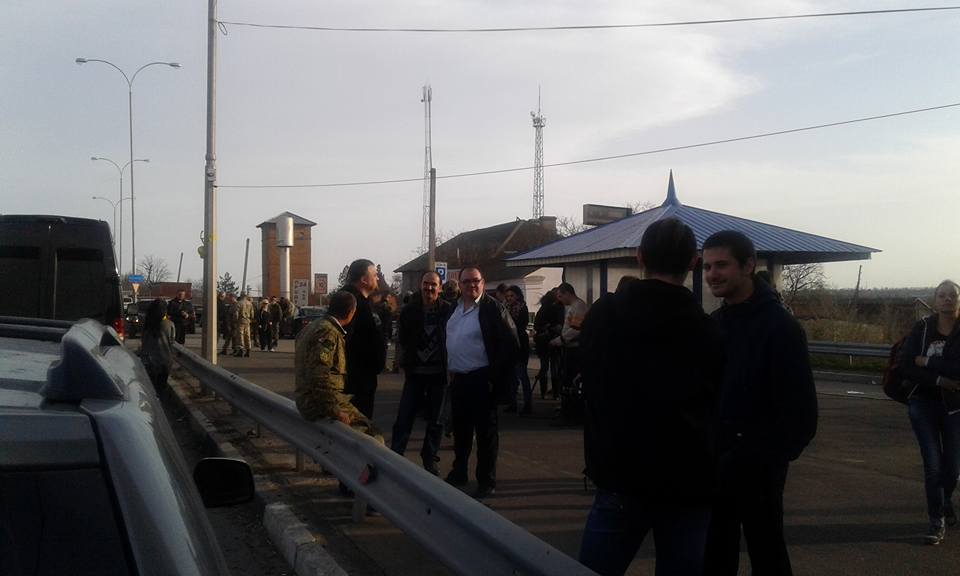 Одеські активісти перекривають трасу "Одеса - Київ" через "нового" прокурора - фото 6