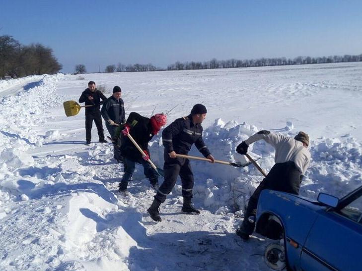 На Одещині Гайдар з лопатою рятує людей - фото 1