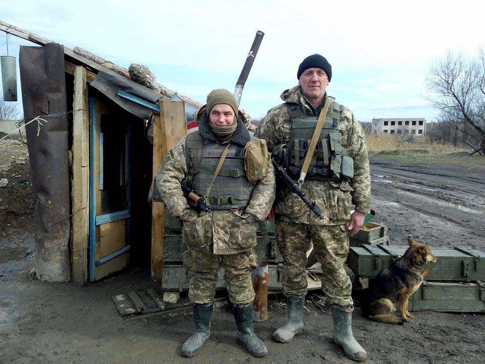 Чим займаються на Донбасі найкращі друзі бійців АТО - 2 - фото 12
