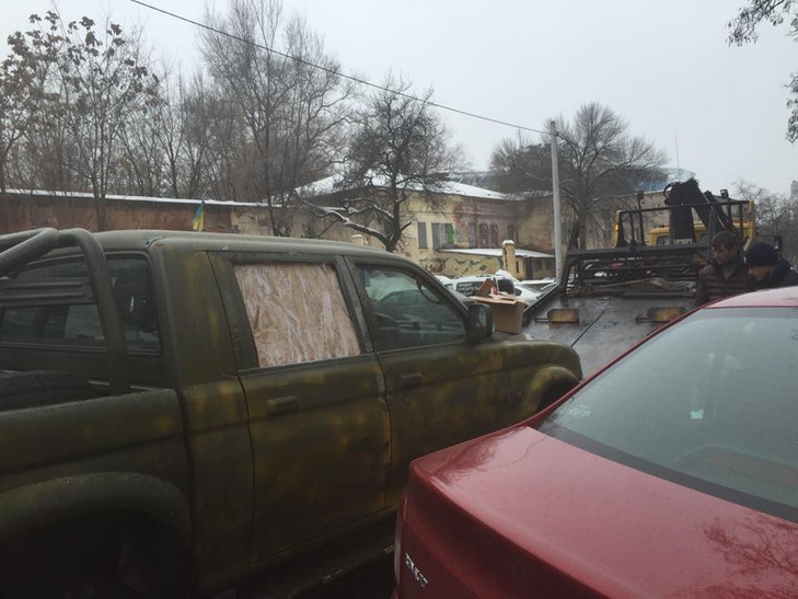 У Дніпропетровську "копи" відібрали автівку у комбата батальйону "правосеків" - фото 2