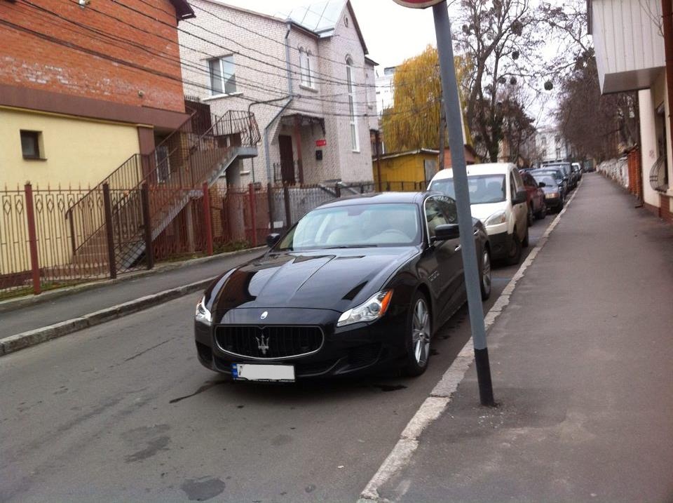 Вінницький депутат купив собі "Ягуар", а їздить на "старенькому" "Мазератті" - фото 2