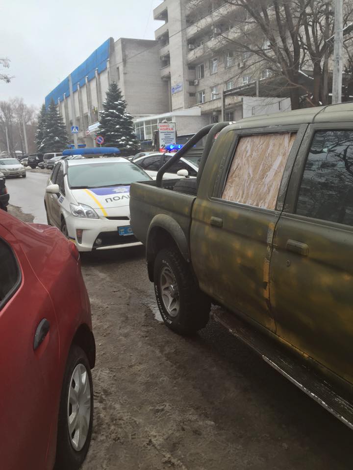У Дніпропетровську "копи" відібрали автівку у комбата батальйону "правосеків" - фото 1
