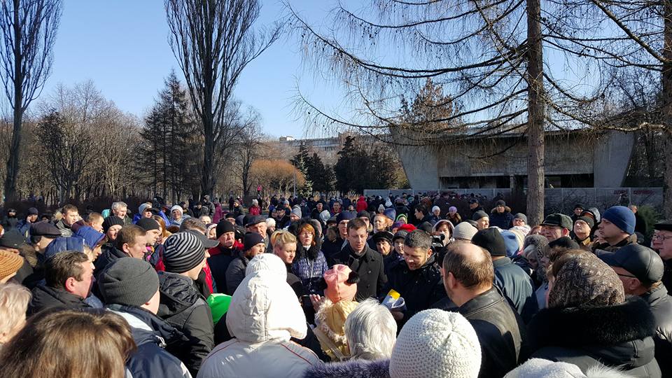 У Києві тисяча мешканців вийшла на захист парку від забудови (ФОТО) - фото 3