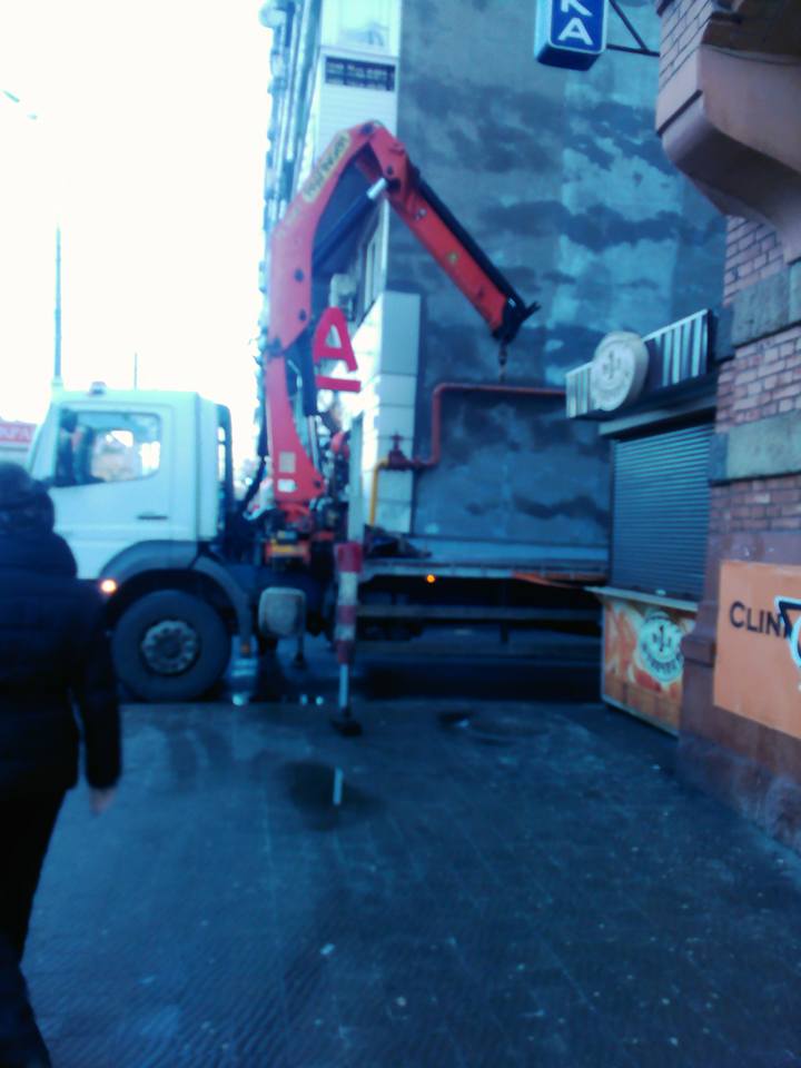 У Дніпропетровську з-під вікон губернатора зносять кіоски - фото 2