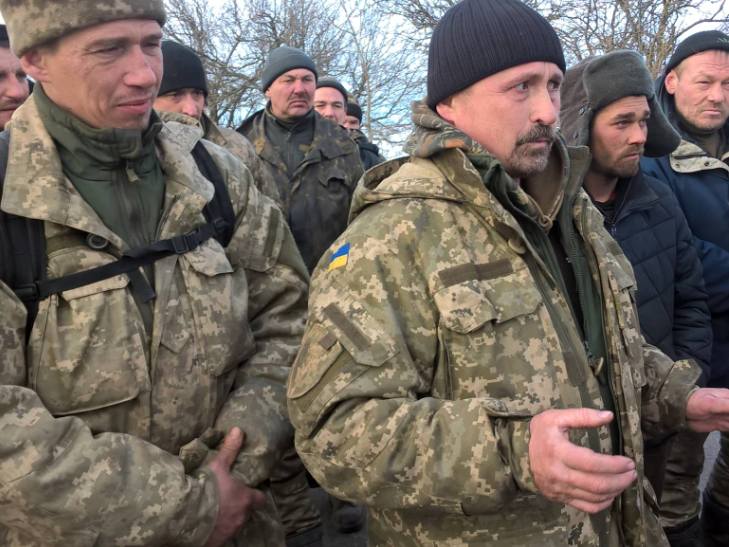 АТОшники йдуть пішки з Широколанівського полігону на "штурм" військової прокуратури - фото 2 АТОшники йдуть пішки з Широколанівського полігону на "штурм" військової прокуратури - фото 2