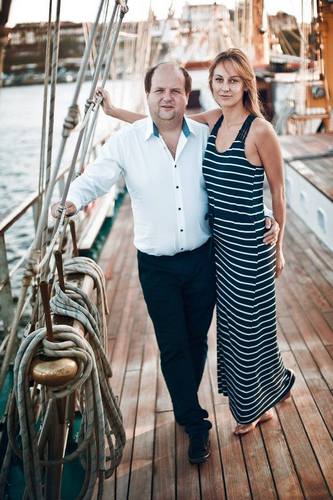 Лідер "ТІКу" Бронюк опублікував романтичну фотосесію з дружиною - фото 1