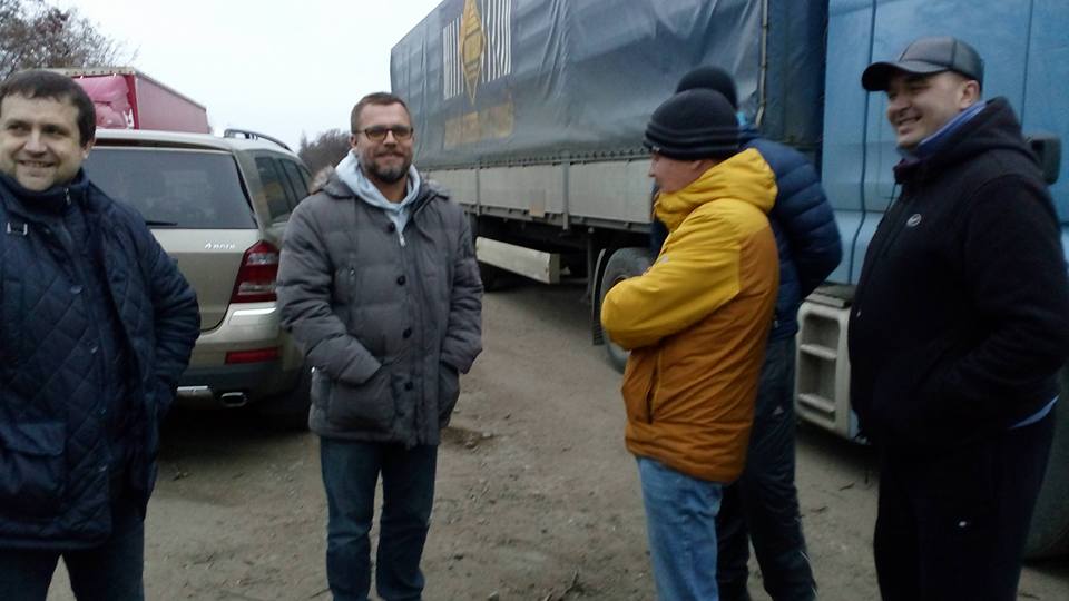 На Миколаївщині дніпропетровську трасу Н-11 перекрили з двох напрямків