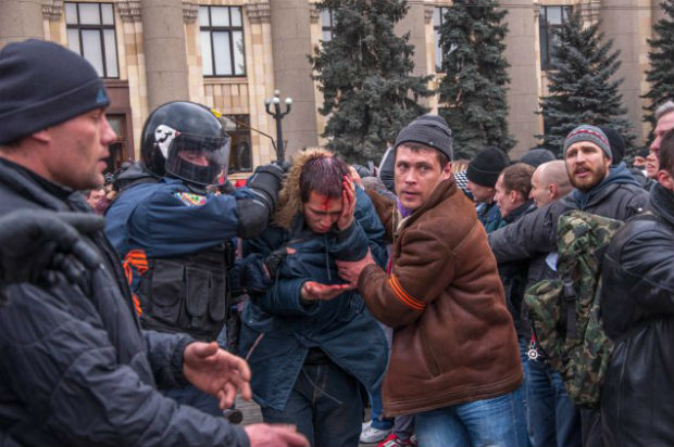 Харківщина на межі "ХНР": два роки по захопленню будівлі ОДА - фото 1