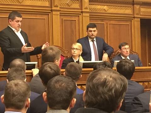 Тимошенко приміряла крісло Гройсмана  - фото 3