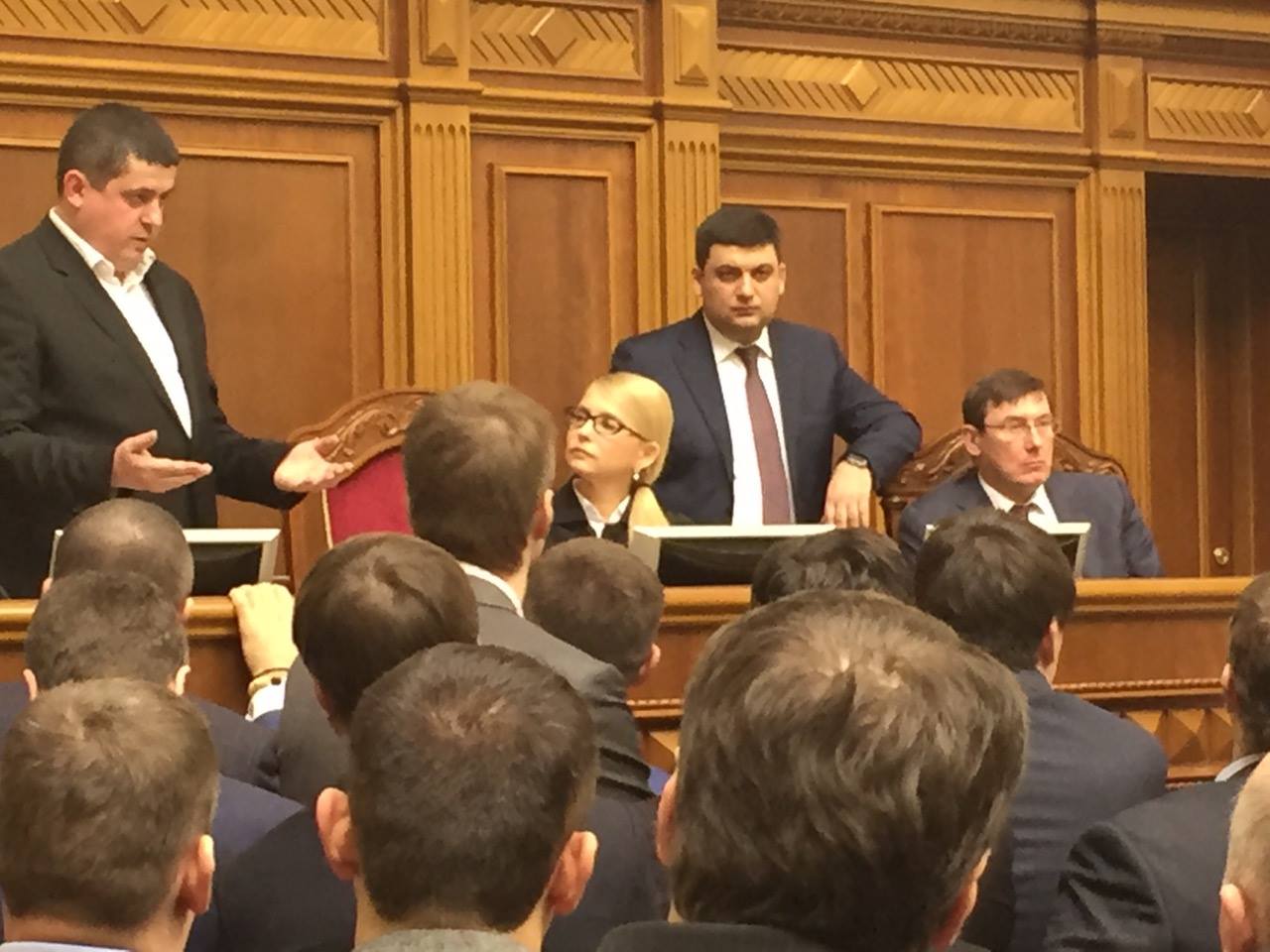 Тимошенко приміряла крісло Гройсмана  - фото 2