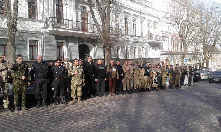 Одеські активісти перекривають трасу "Одеса - Київ" через "нового" прокурора - фото 2