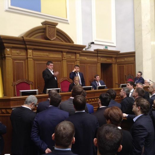 Тимошенко приміряла крісло Гройсмана  - фото 1