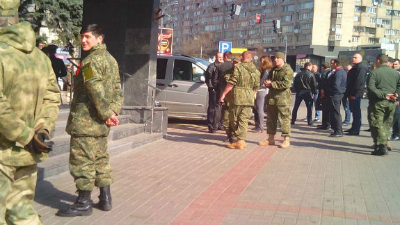 МВС: готель "Либідь" у Києві захопили бійці "Айдару" - фото 1