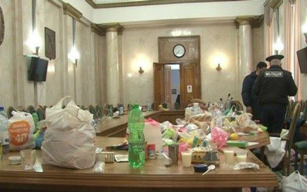 Харківщина на межі "ХНР": два роки по захопленню будівлі ОДА - фото 4 Харківщина на межі "ХНР": два роки по захопленню будівлі ОДА - фото 4