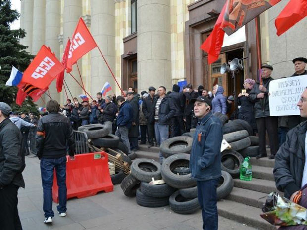 Харківщина на межі "ХНР": два роки по захопленню будівлі ОДА - фото 3 Харківщина на межі "ХНР": два роки по захопленню будівлі ОДА - фото 3