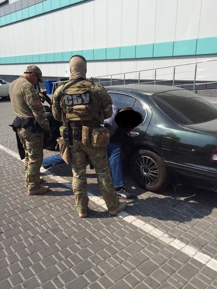 В Одесі СБУ затримала на отриманні хабарів одразу трьох чиновників - фото 3