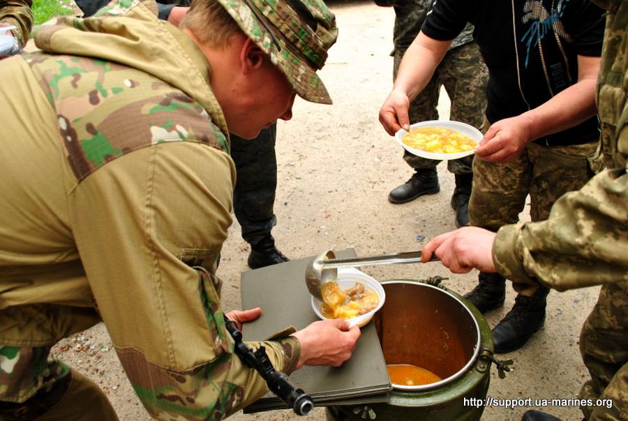 Майовка на війні: Як виглядають пікніки бійців АТО - фото 16