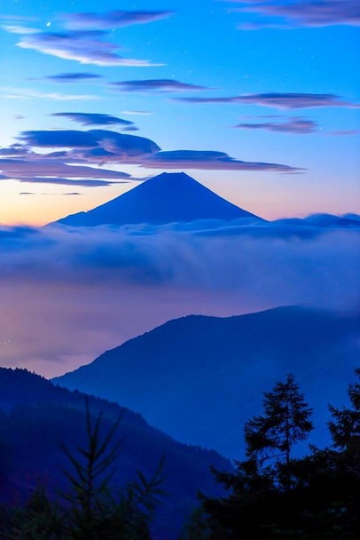 Японський фотограф засняв "інопланетні" хмари над Фудзіямою (ФОТО) - фото 6