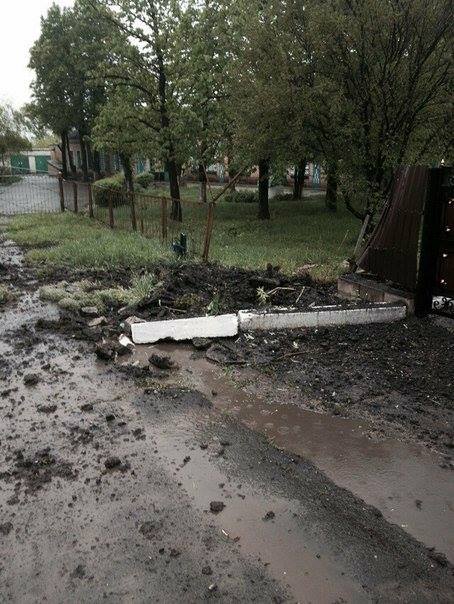 Очевидці показали наслідки обстрілу Оленівки: загинули 4 мирних громадян (ФОТО) - фото 1