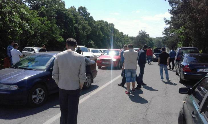 Закарпатські пересічники заблокували КПП "Ужгород" - фото 1