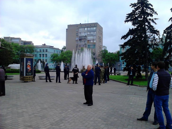 У Дніпропетровську на мітингу комуністів зібралось менше ніж поліції - фото 1