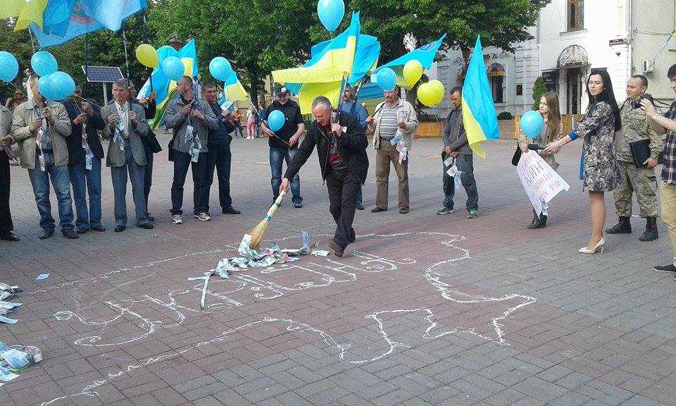 У Вінниці закликають бойкотувати російські банки - фото 2