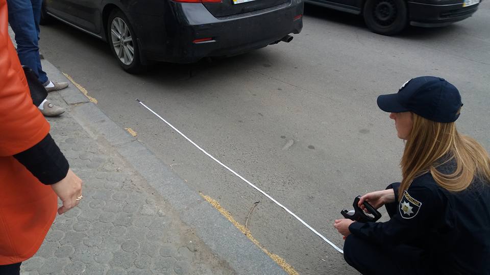 Миколавїському водієві, що припаркував авто біля "зебри", доведеться сплатити штраф