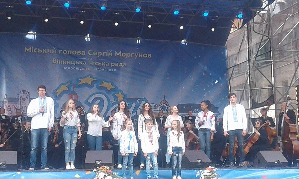 Гройсман, міністри та іноземні посли: у Вінниці розпочалось святкування Дня Європи - фото 4