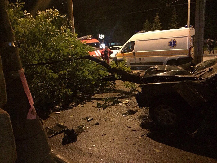 Страшна аварія в центрі Дніпропетровська: загинули дві дівчини - фото 1