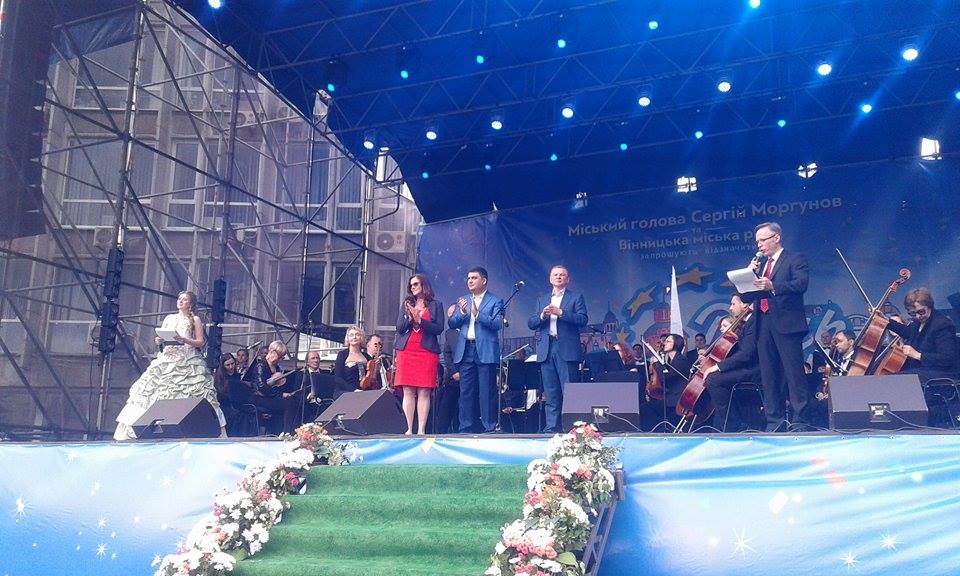 Гройсман, міністри та іноземні посли: у Вінниці розпочалось святкування Дня Європи - фото 1