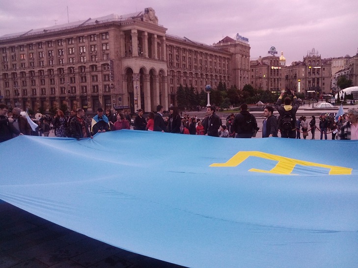 Як у Києві на Майдані вшановують пам'ять депортованих кримських татар - фото 5
