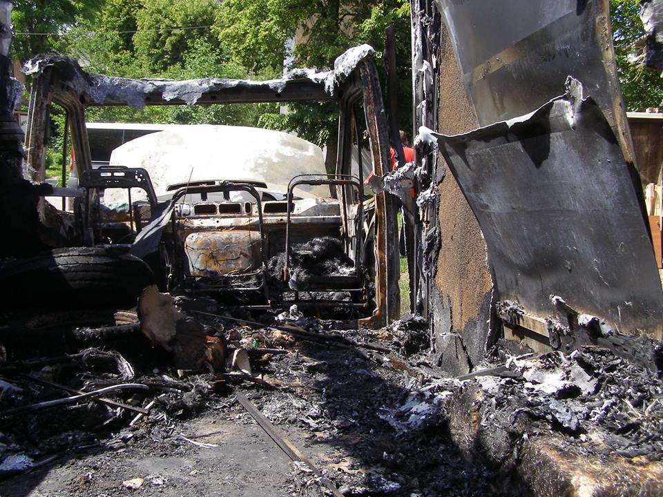 Вінницькому волонтеру спалили автівку - фото 2
