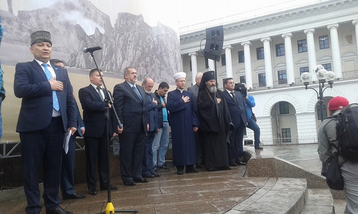 Як у Києві на Майдані вшановують пам'ять депортованих кримських татар - фото 3