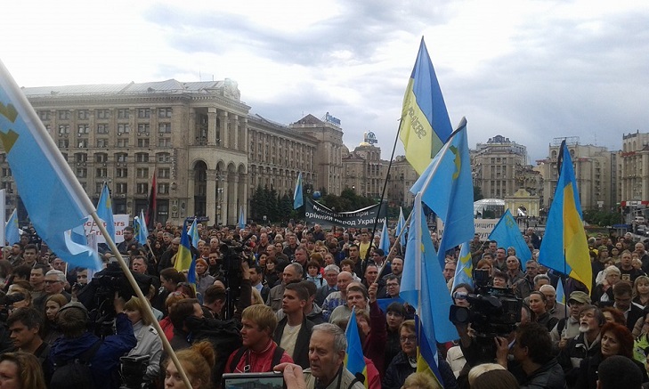 Як у Києві на Майдані вшановують пам'ять депортованих кримських татар - фото 1