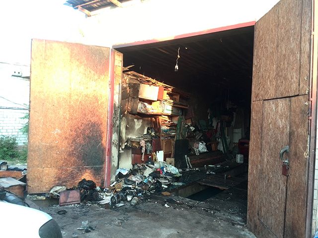 У Миколаєві раптово загорівся гараж в елітному районі міста - фото 1