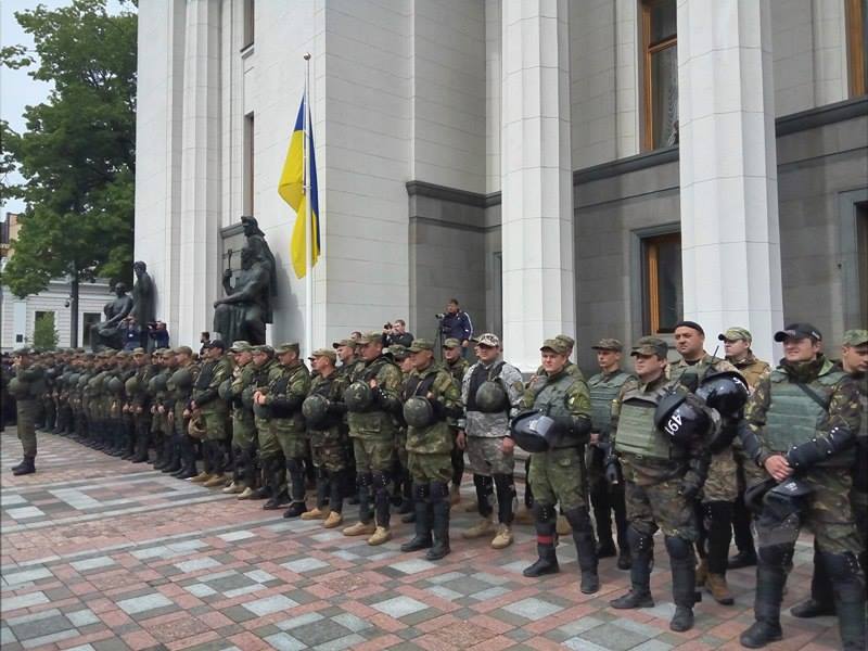 У центрі Києва безпеку забезпечують близько 2 тис. правоохоронців - фото 1